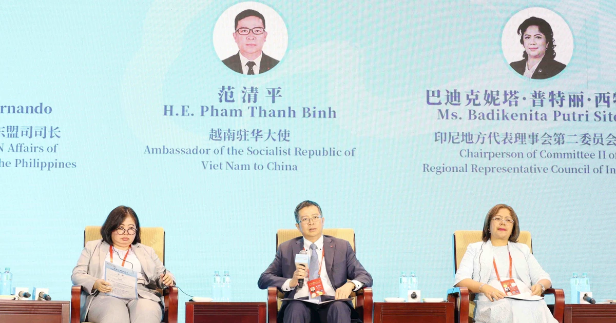 Vietnamese Ambassador to China Pham Thanh Binh (centre) speaks at the high-level thematic dialogue of ASEAN–China Week 2025 (Photo: VNA)