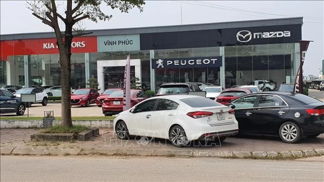 May auto sales inch up 6%