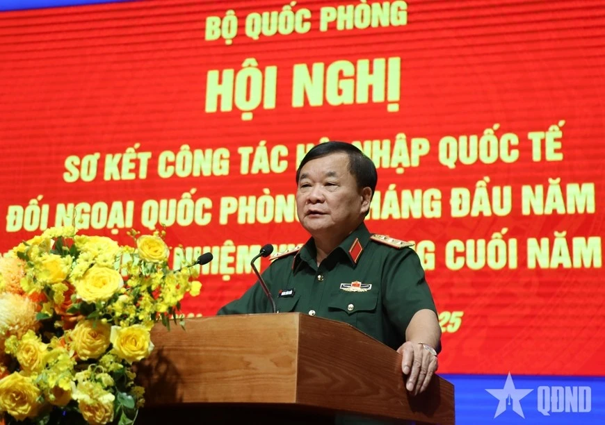 Deputy Minister of National Defence Senior Lieutenant General Hoang Xuan Chien speaks at the conference. (Photo: qdnd.vn)