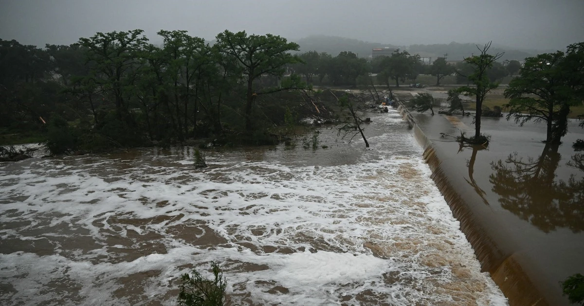 Devastating flash floods strike Kerr county, Texas on July 5. (Photo: US Coast Guard/VNA)