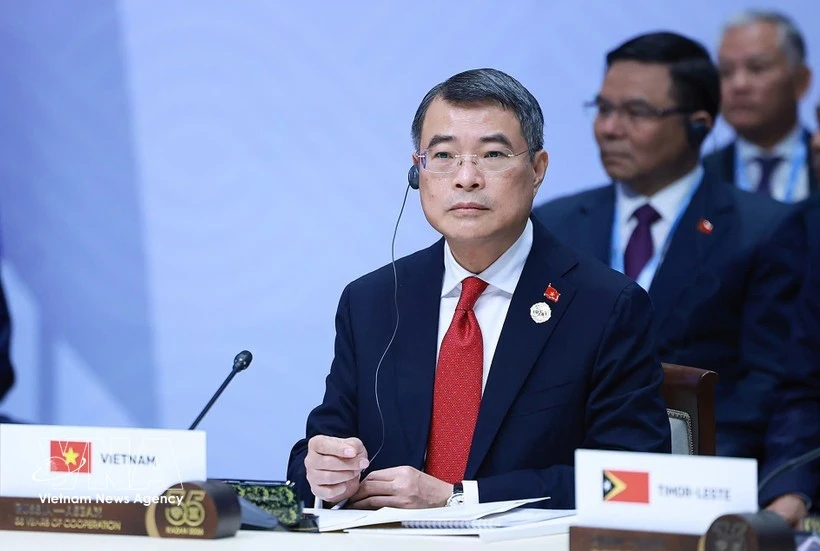 Weekly Highlights: Prime Minister attends plenary session of ASEAN – Russia Commemorative Summit