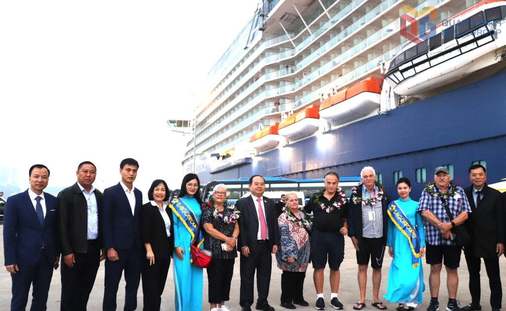 Quang Ninh province welcomes first foreign visitors on the occasion of the New Year holiday. (Photo: baoquangninh.vn)