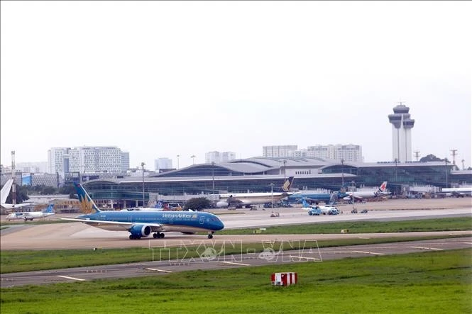 At the Tan Son Nhat International Airport (Photo: VNA)