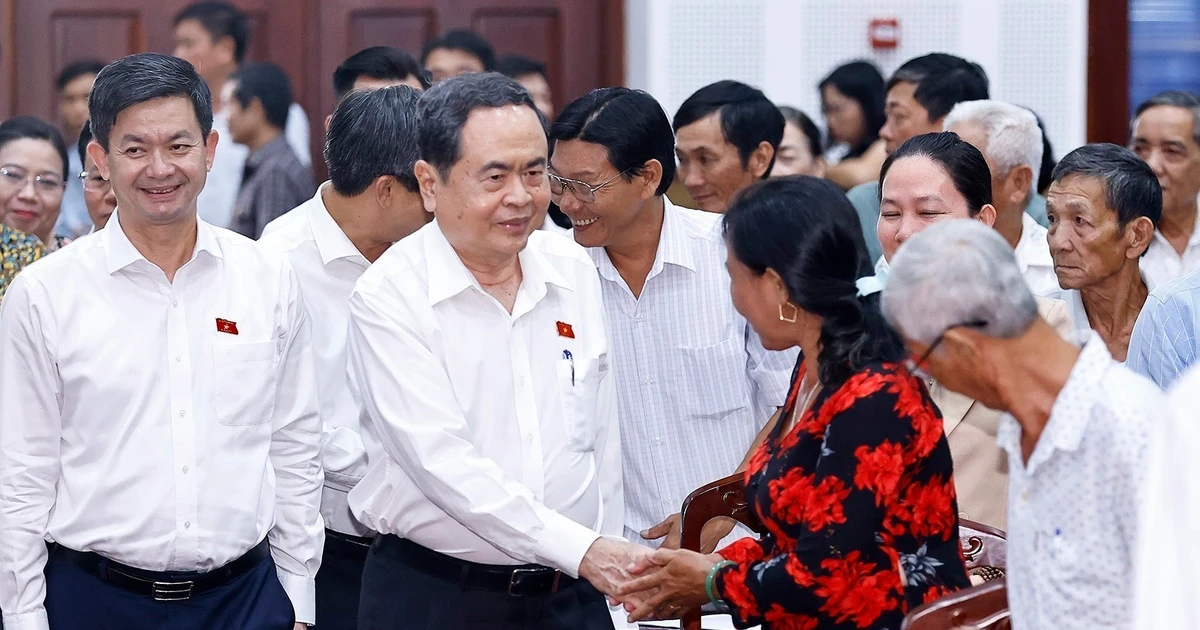 National Assembly Chairman Tran Thanh Man meets with voters in Can Tho city's Vi Thanh ward on December 13, following the NA's 10th session. (Photo: VNA)