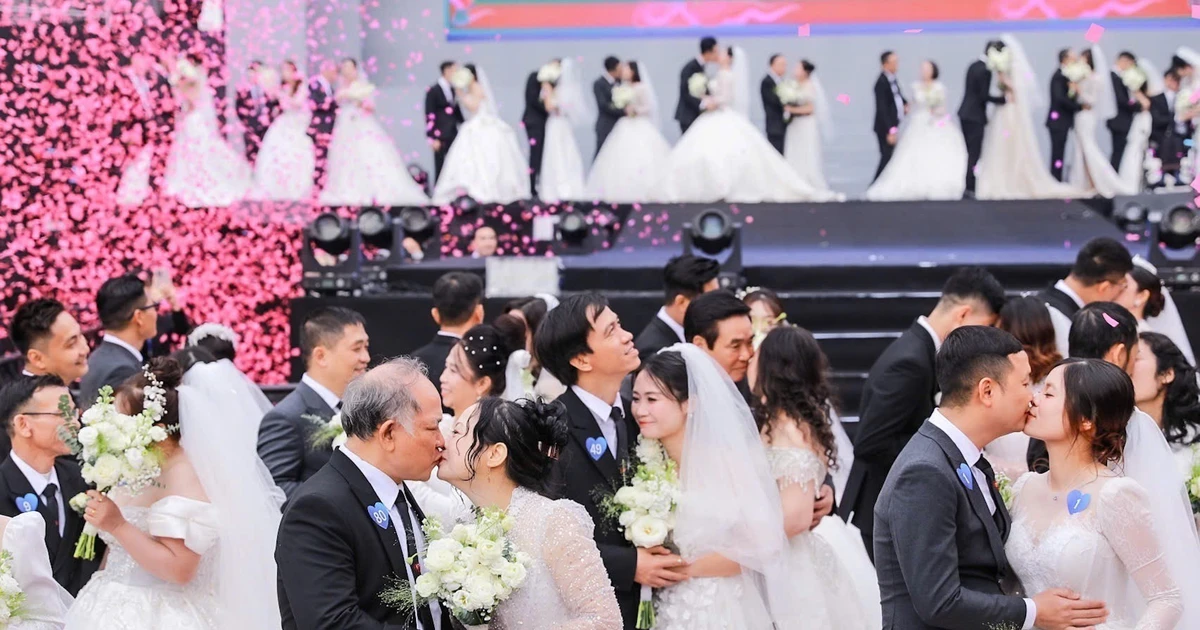 Hanoi: Mass wedding for 80 couples