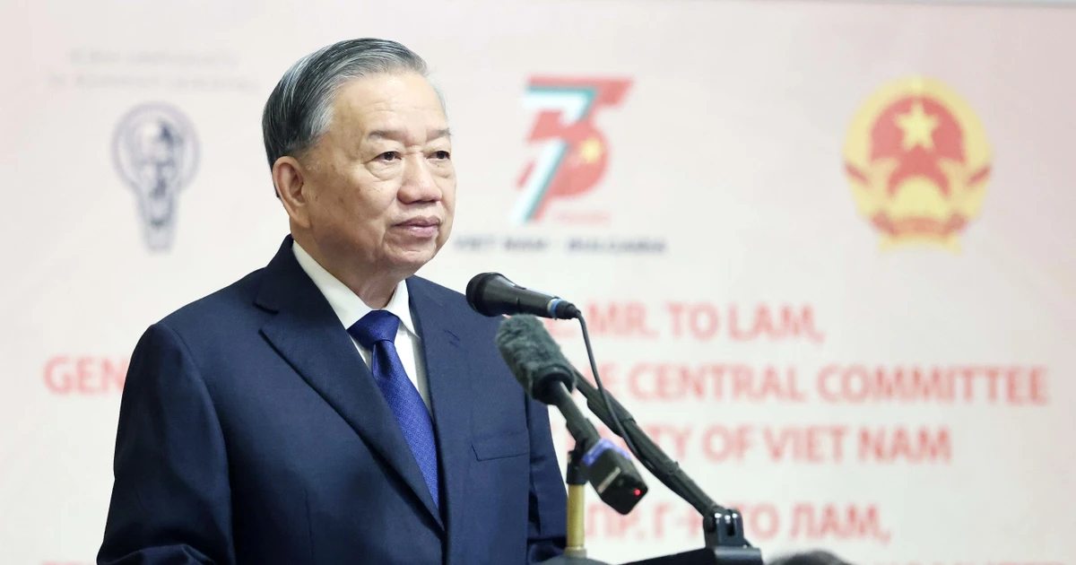 Party General Secretary To Lam delivers the policy address at the Sofia University on October 24. (Photo: VNA)