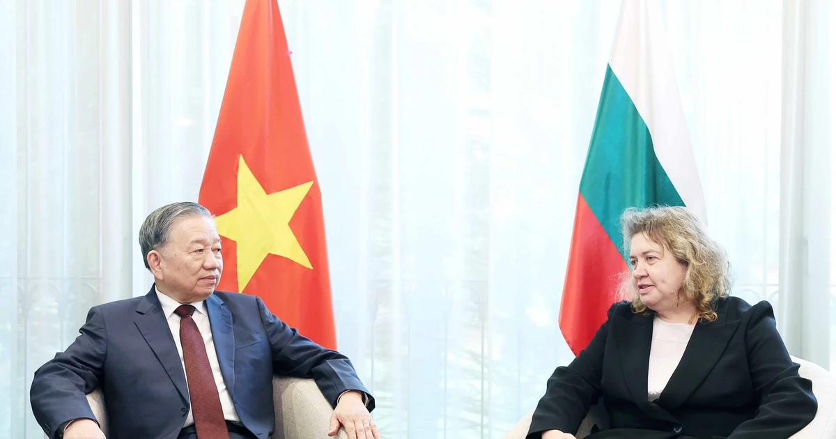 Party General Secretary To Lam and Speaker of the Bulgarian National Assembly Natalia Kiselova at their meeting in Sofia on October 24 (Photo: VNA)