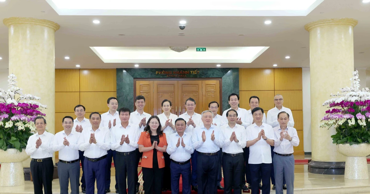 Politburo looks into Party congress preparations of Ninh Binh, Dak Lak ...
