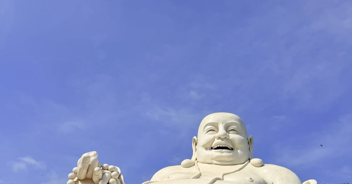 Asia’s largest mountaintop Maitreya Buddha statue in An Giang