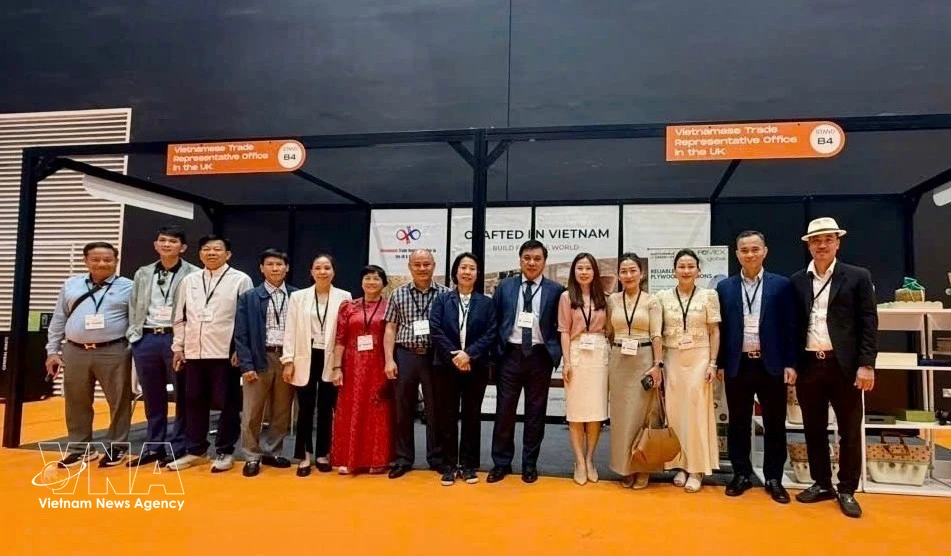 Vietnamese furniture makers seek to expand UK presence