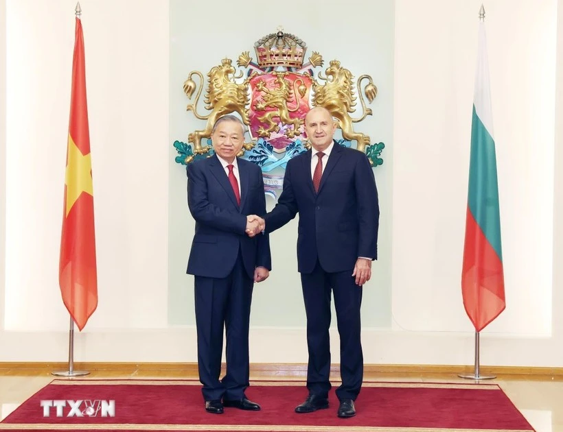Party General Secretary To Lam (L) and Bulgarian President Rumen Radev at the Presidential Palace. (Photo: VNA)