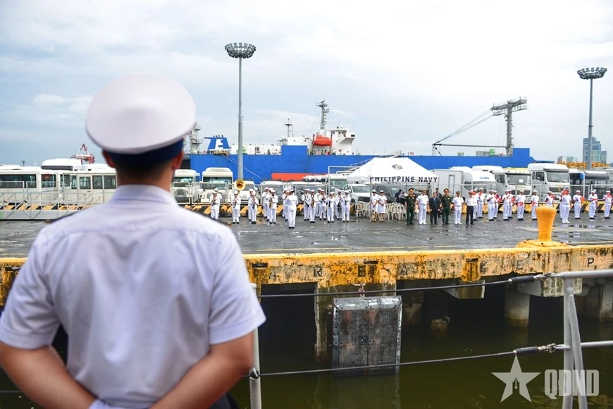 Vietnamese frigate begins exchange activities with Philippine Navy