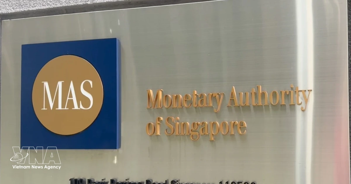 Singapore further tightens monetary policy