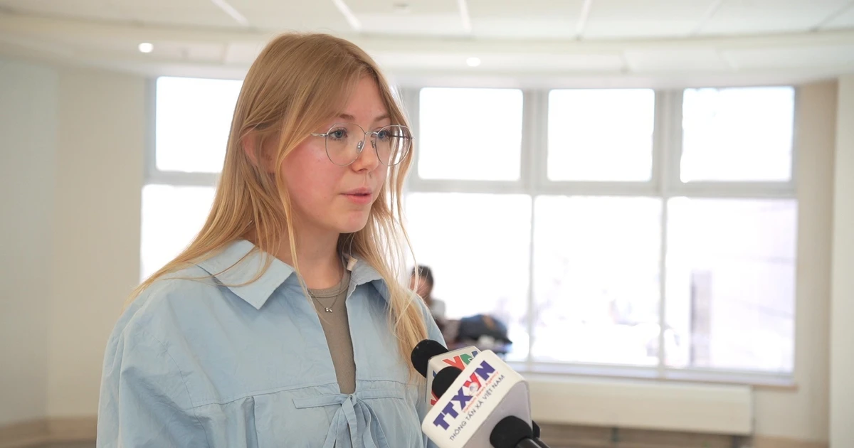 Russian youth drawn to Vietnamese translation contest