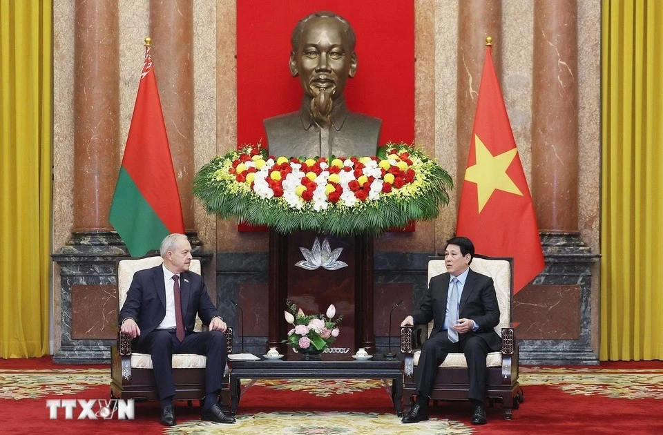 State President Luong Cuong (right) and Chairman of the House of Representatives of the National Assembly of Belarus Igor Sergeyenko (Photo: VNA)