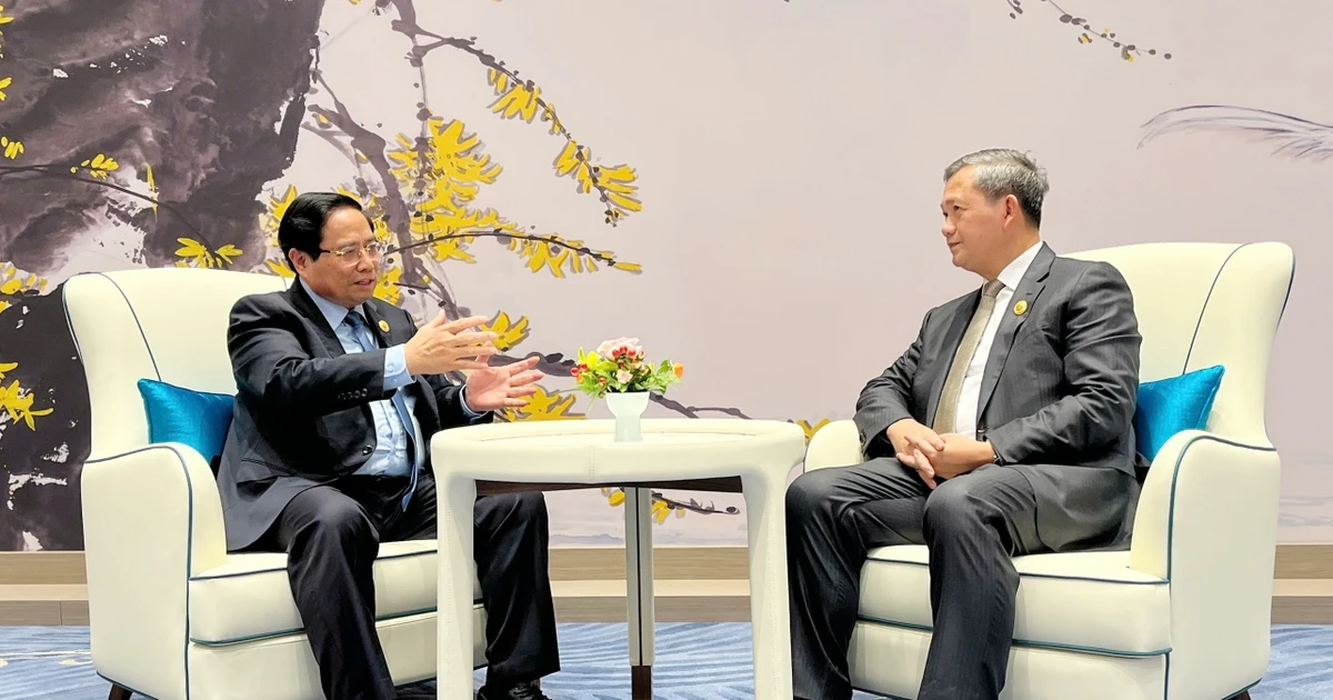 Prime Minister Pham Minh Chinh (L) meets with Cambodian Prime Minister Hun Manet on the sidelines of the SCO Summit 2025 in Tianjin, China, on September 1. (Photo: VNA)