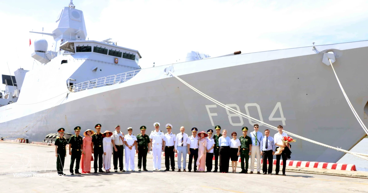 Ship of Royal Netherlands Navy makes port call in Hai Phong