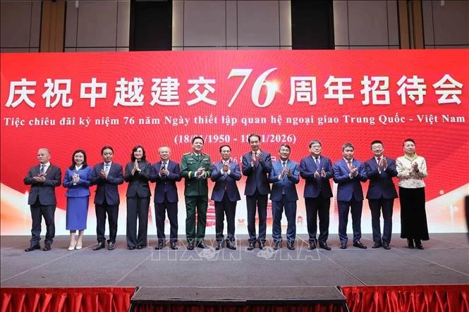 Deputy Prime Minister Bui Thanh Son (seventh from left) and other delegates attending the reception marking the 76th anniversary of the establishment of China–Viet Nam diplomatic relations on January 16. (Photo: VNA)
