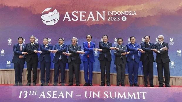 PM attends summits between ASEAN and partners | Vietnam+ (VietnamPlus)