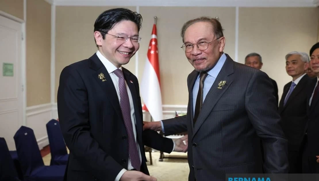 Malaysia promotes bilateral cooperation with Laos, Singapore