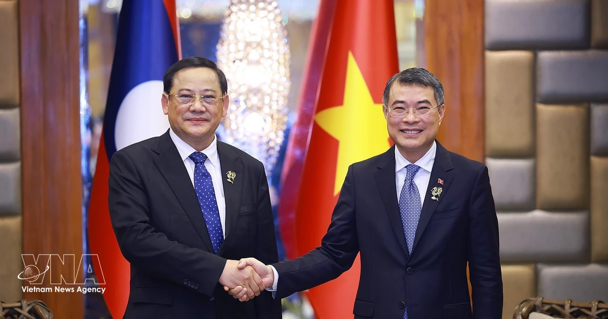 Vietnam PM meets with Lao, Malaysian counterparts in Philippines