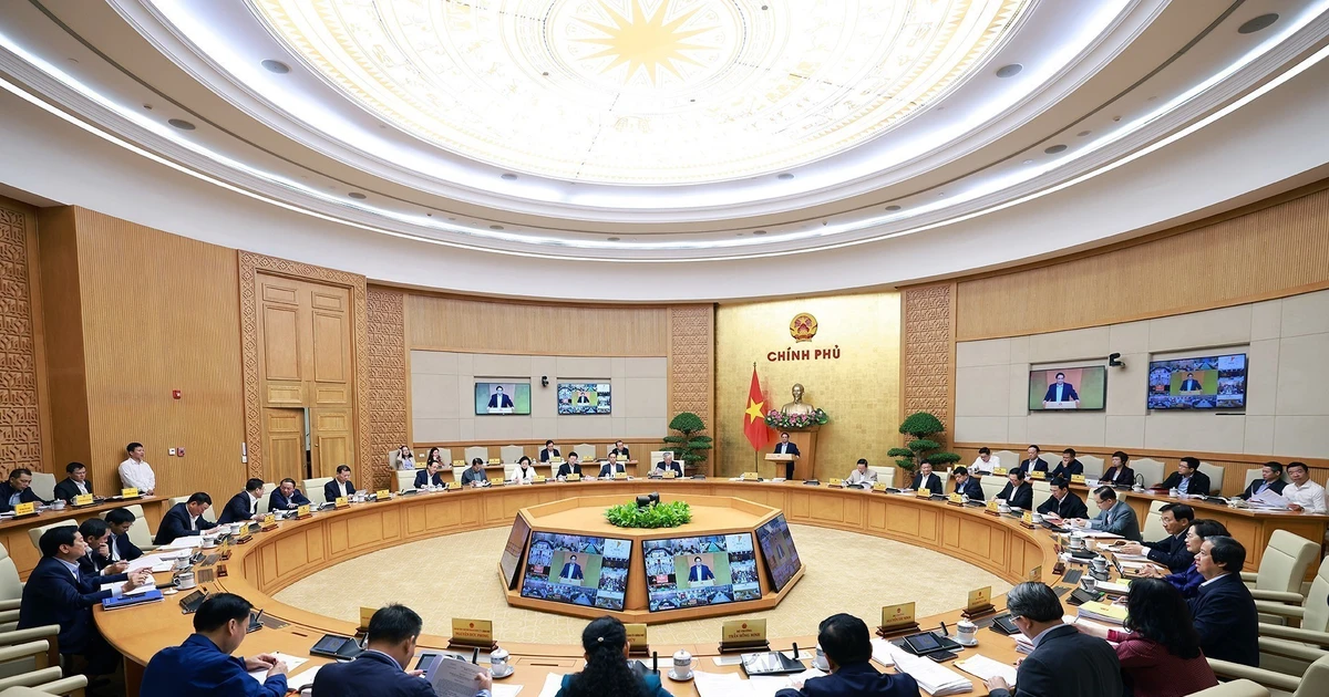 Prime Minister chairs regular government meeting connected with 34 provinces and cities