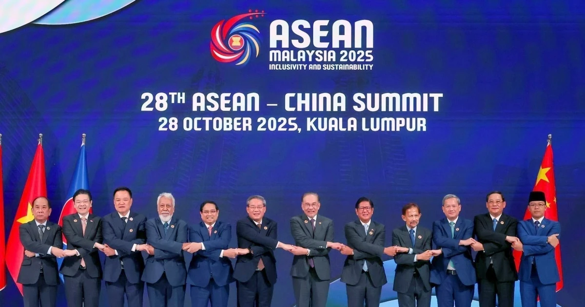 PM attends 28th ASEAN - China Summit in Kuala Lumpur