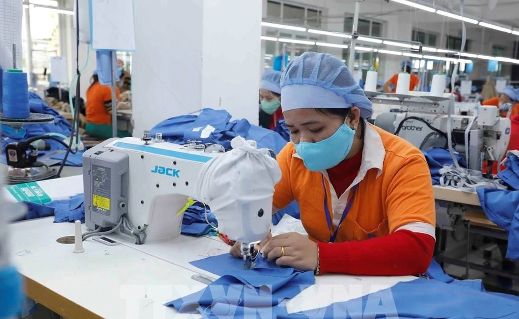 Vietnamese garment-textile, footwear firms strengthen domestic presence