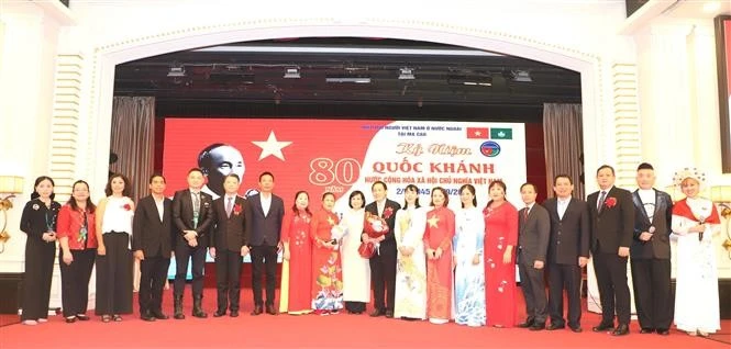 Participants in the ceremony in Macau (China) on September 8 marking the 80th anniversary of the August Revolution and National Day of Viet Nam. (Photo: VNA)