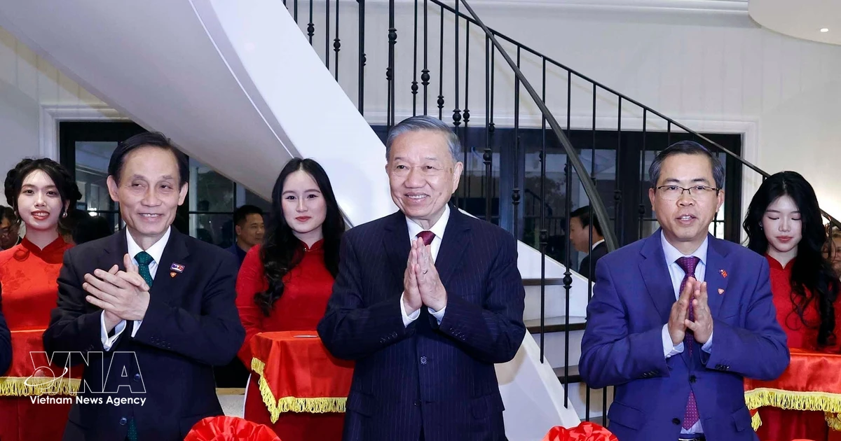 Top Vietnamese leader attends inauguration of Vietnam House, meets Vietnamese community in Australia