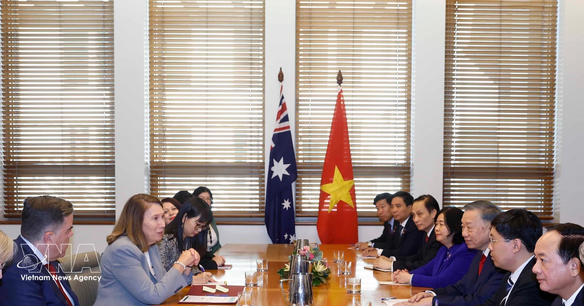 Top leader meets with Australian Senate President, House Speaker