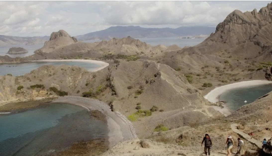 Indonesia temporarily shuts down popular sea tourism route after cruise accident