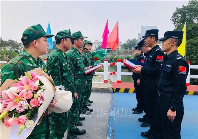 Vietnamese, Chinese soldiers begin conducting joint border patrol (Photo: VNA)