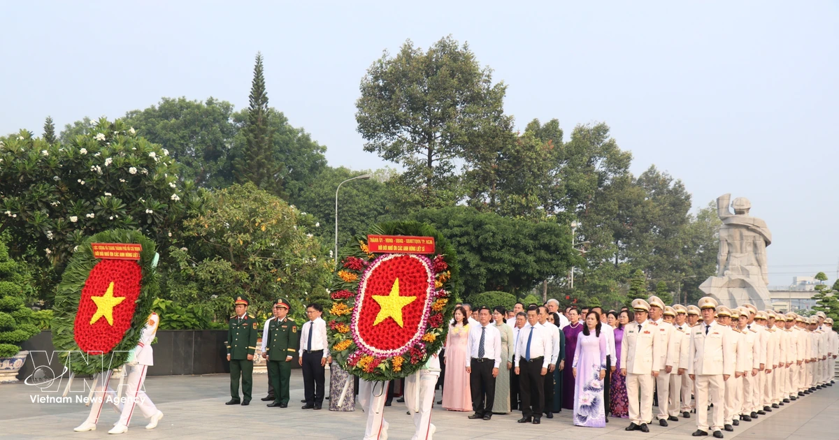 Ho Chi Minh City leaders honour war heroes ahead of Reunification Day