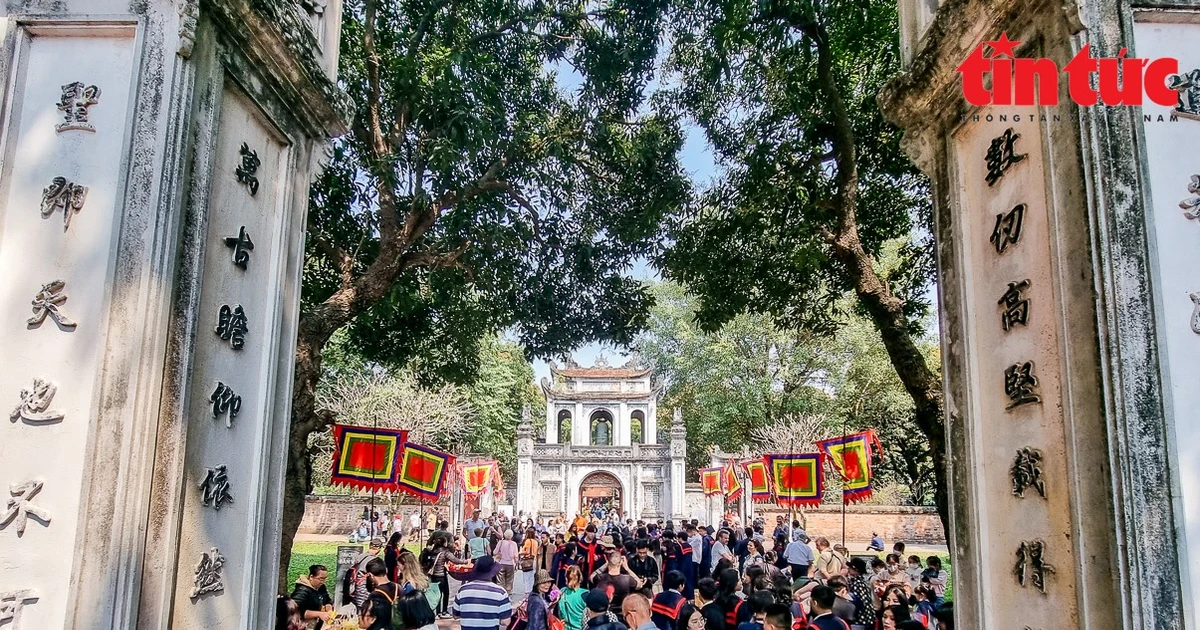 Hanoi offers free parking, public transport during Lunar New Year