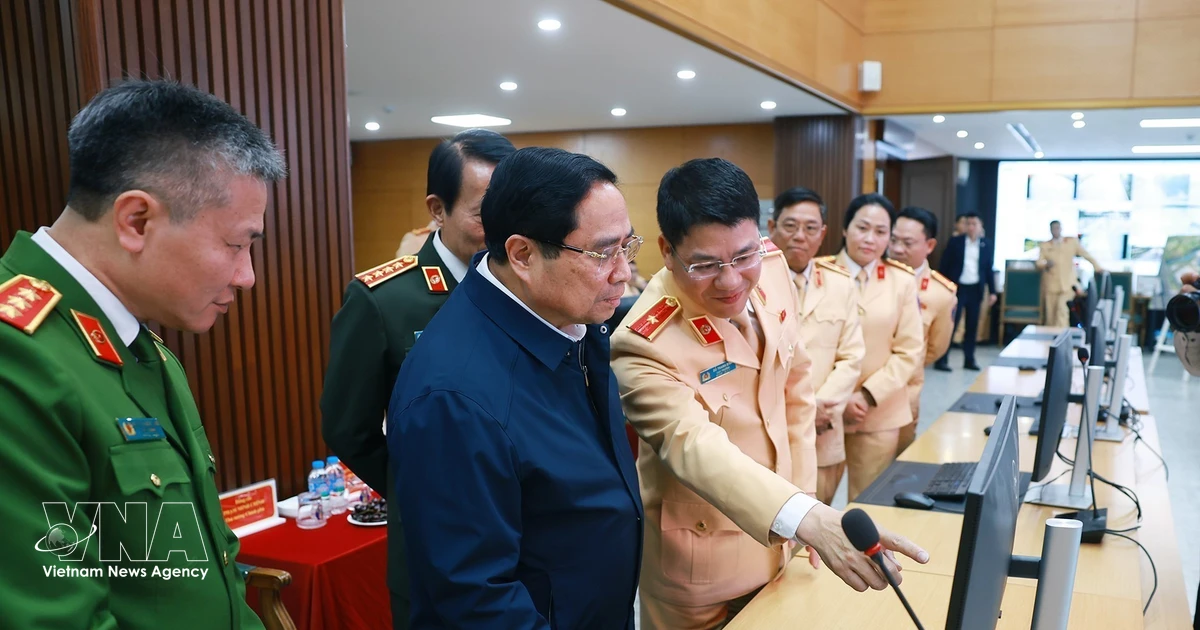 PM extends Lunar New Year greetings to public-security traffic, cybersecurity forces