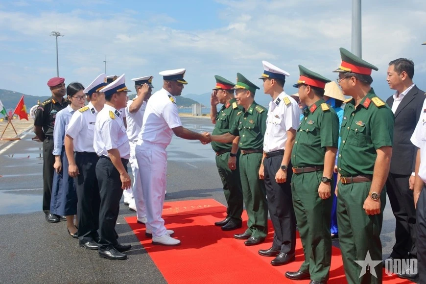 Indian Navy ship visits Khanh Hoa