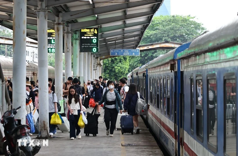 Railways transport 400,000 passengers during April 30-May 1 holidays