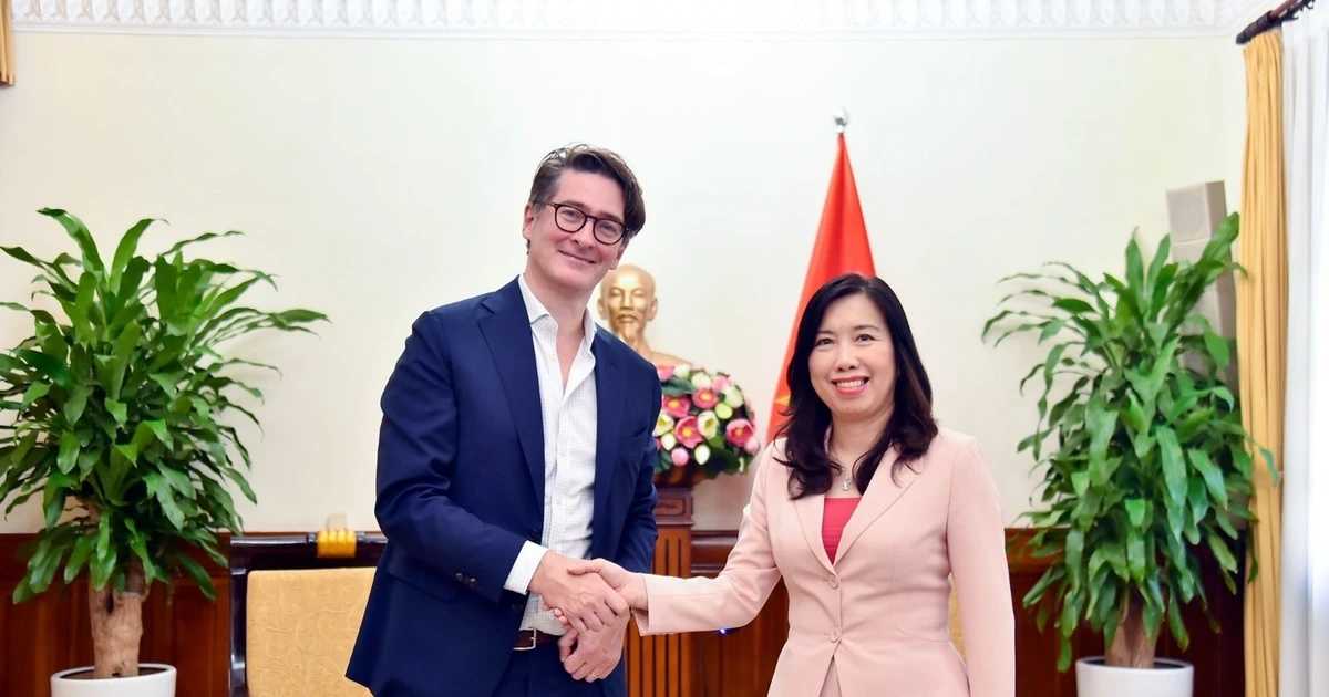 Bloomberg encouraged to enhance objective coverage of Vietnam’s development