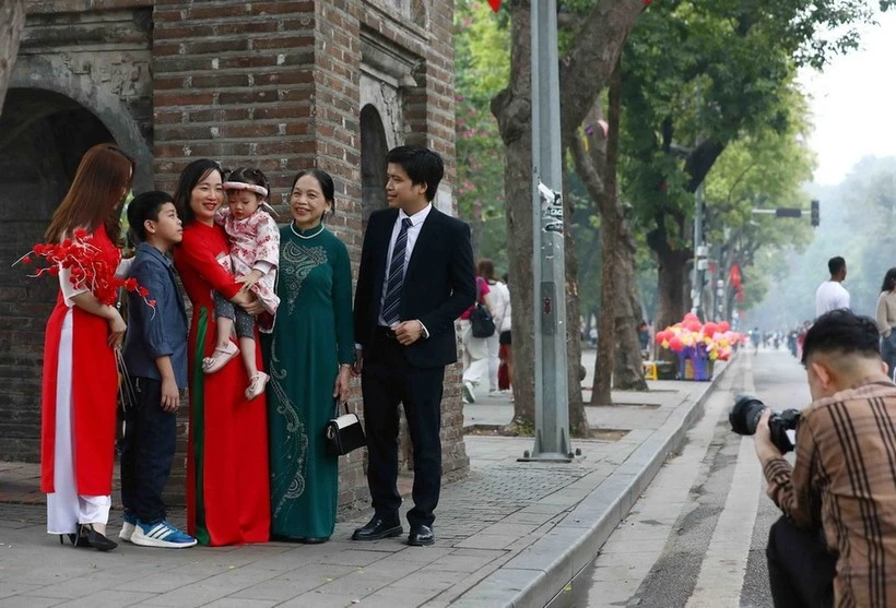 During the 2026 New Year holiday, civil servants and public employees will enjoy a continuous four-day break from Thursday, January 1, to Sunday, January 4, 2026. (Photo: VNA)