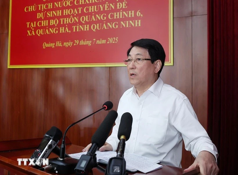 State President Luong Cuong speaks at the thematic meeting of the Party cell of Quang Chinh 6 hamlet. (Photo: VNA) 