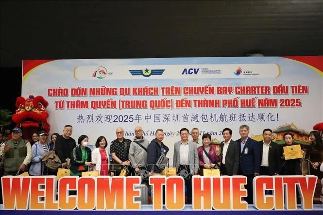 Hue welcomes first charter flight from China’s Shenzhen