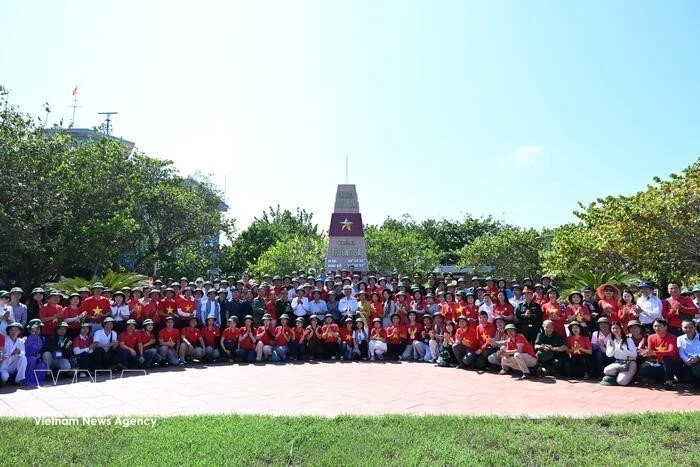 Visit to Truong Sa, DK1 connects overseas Vietnamese to Fatherland's sea and islands