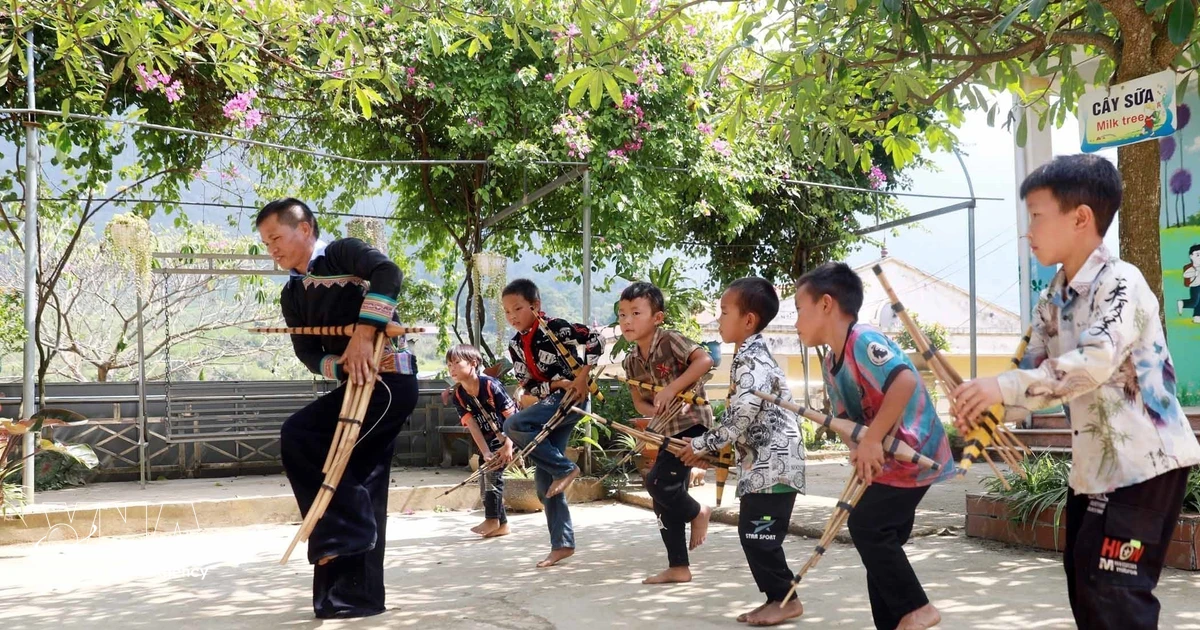 https://mediaen.vietnamplus.vn/images/f579a678cf9e90879541752073c26005eb4c6e9fda6b407f0d651cf29dd9d90dcda016e434f23126e7a9e3d6677cea5a03a91f0e635241d876a9b173ce529224/vnanet-khen1.jpg.webp