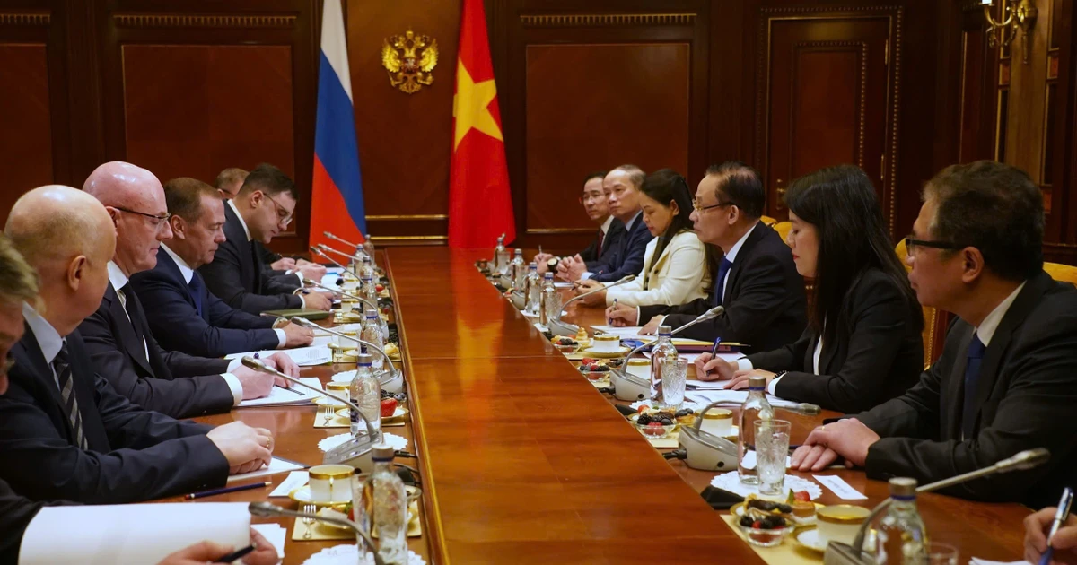 Party chief’s special envoy meets leaders of Russian parties in Moscow