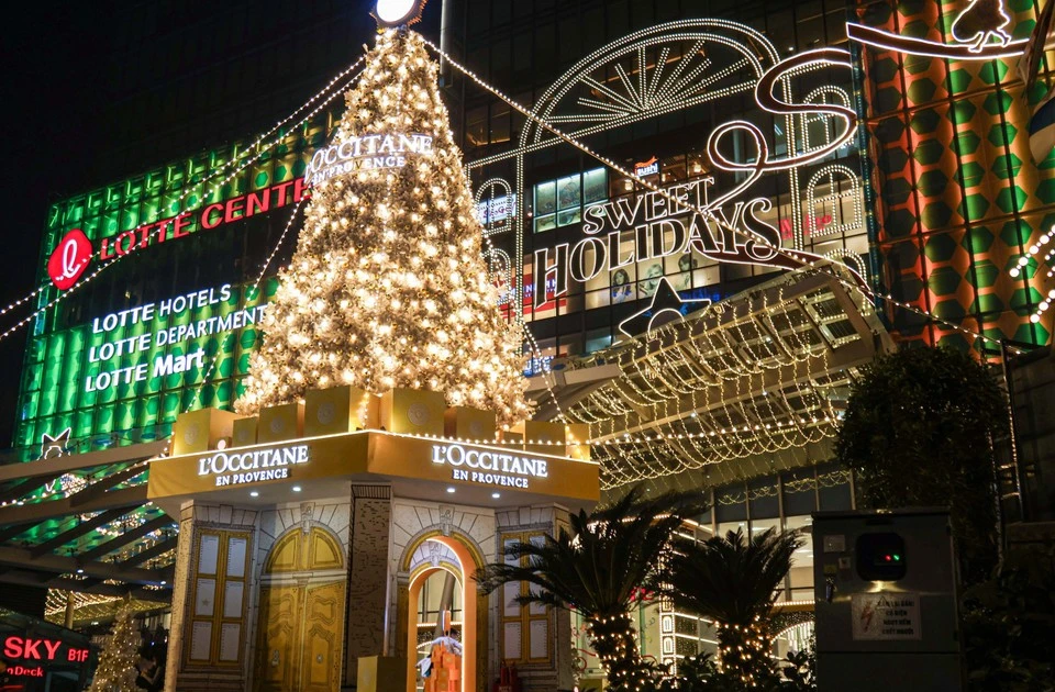 Hanoi’s Christmas trees light up festive season