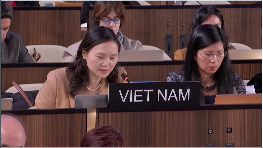 Ambassador Nguyen Thi Van Anh, Permanent Representative of Viet Nam to UNESCO, presents the initiative at the meeting. (Photo: VNA)