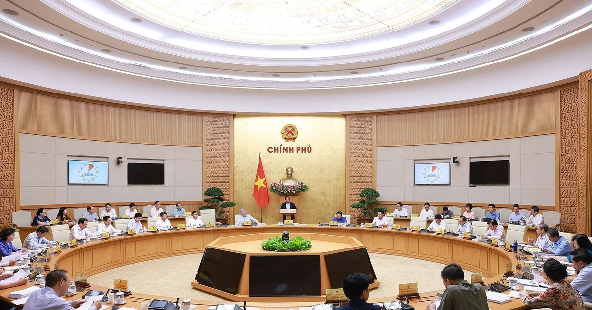 Prime Minister Pham Minh Chinh speaks at the Government's regular August meeting (Photo: VNA)