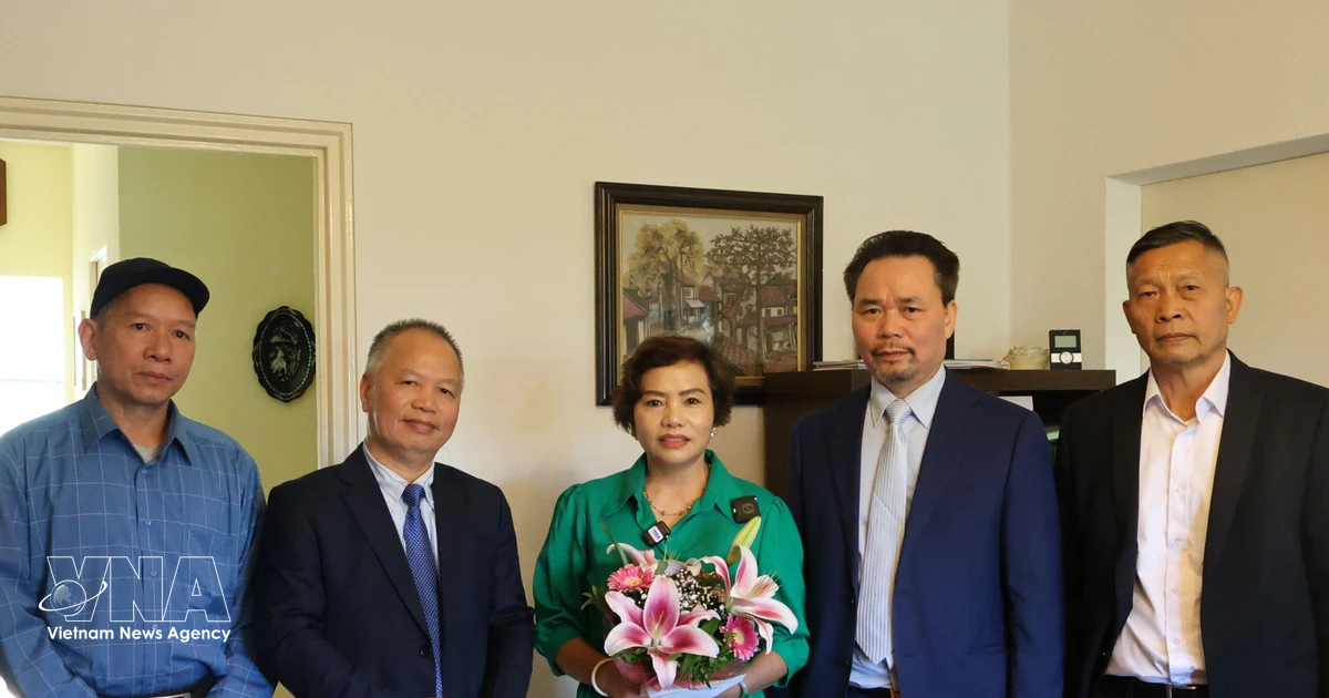 Vietnamese veterans visit martyrs’ families in Berlin