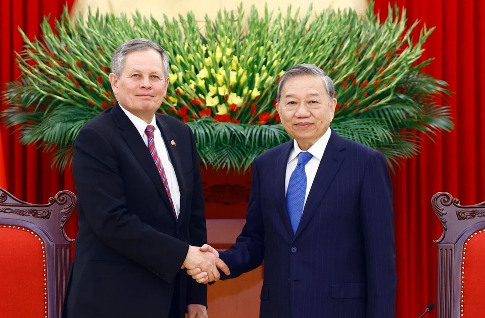 14th National Party Congress: US senator hopes for enhanced ties with Vietnam
